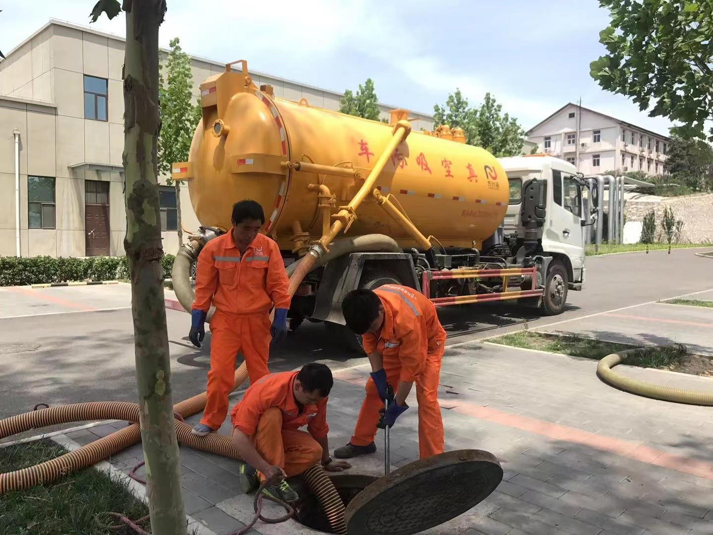 沙河化粪池清理与5-8吨吸粪车施工效率分析